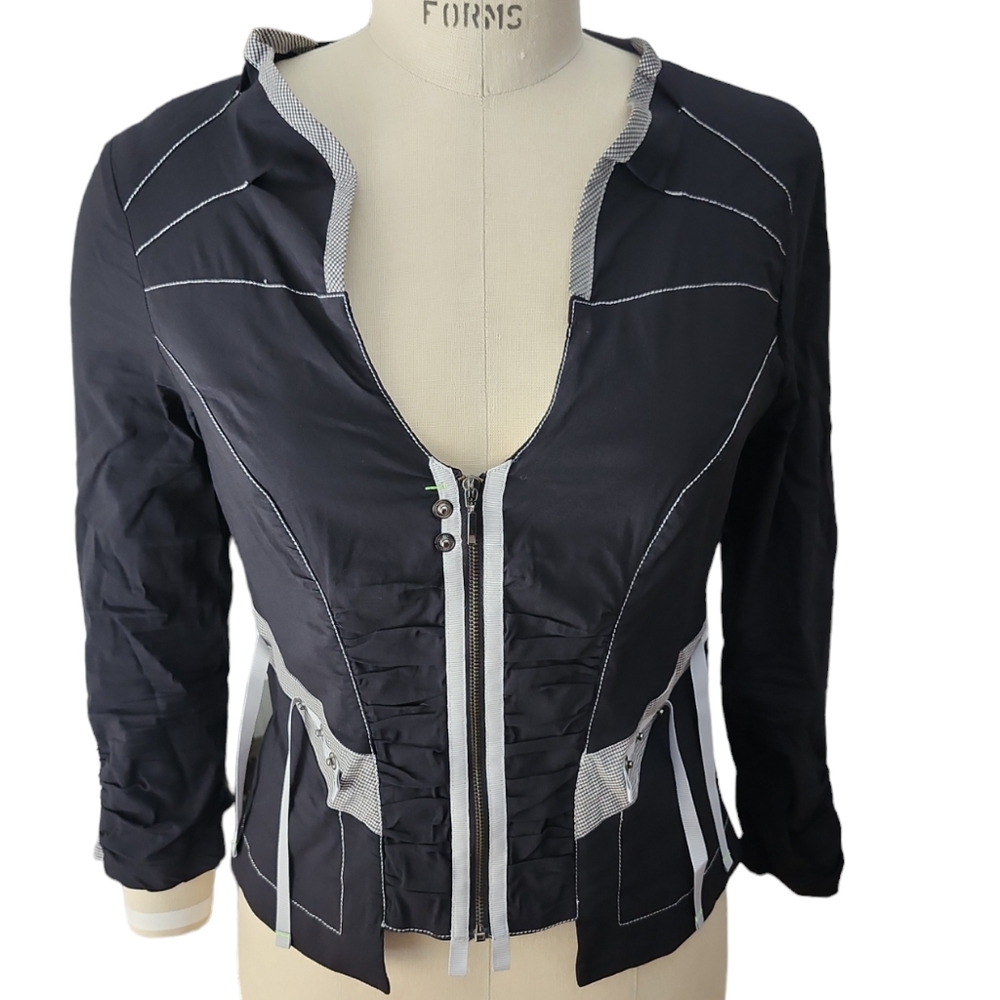 Zip up blazer with funky style details - size L